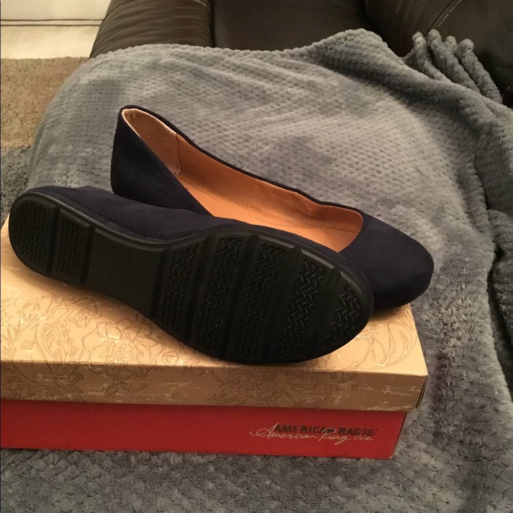Shoes - Picture 3 of 4